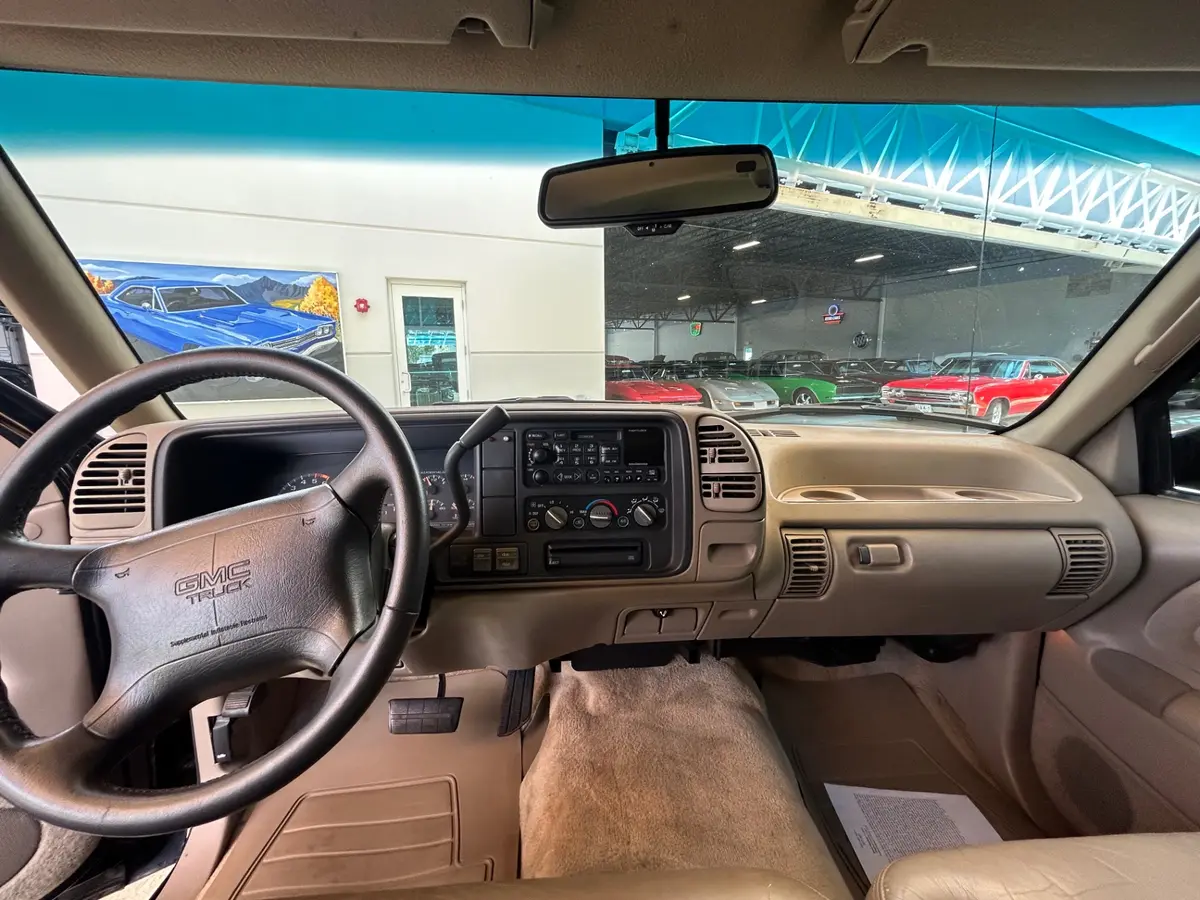 Vehicle photo 20