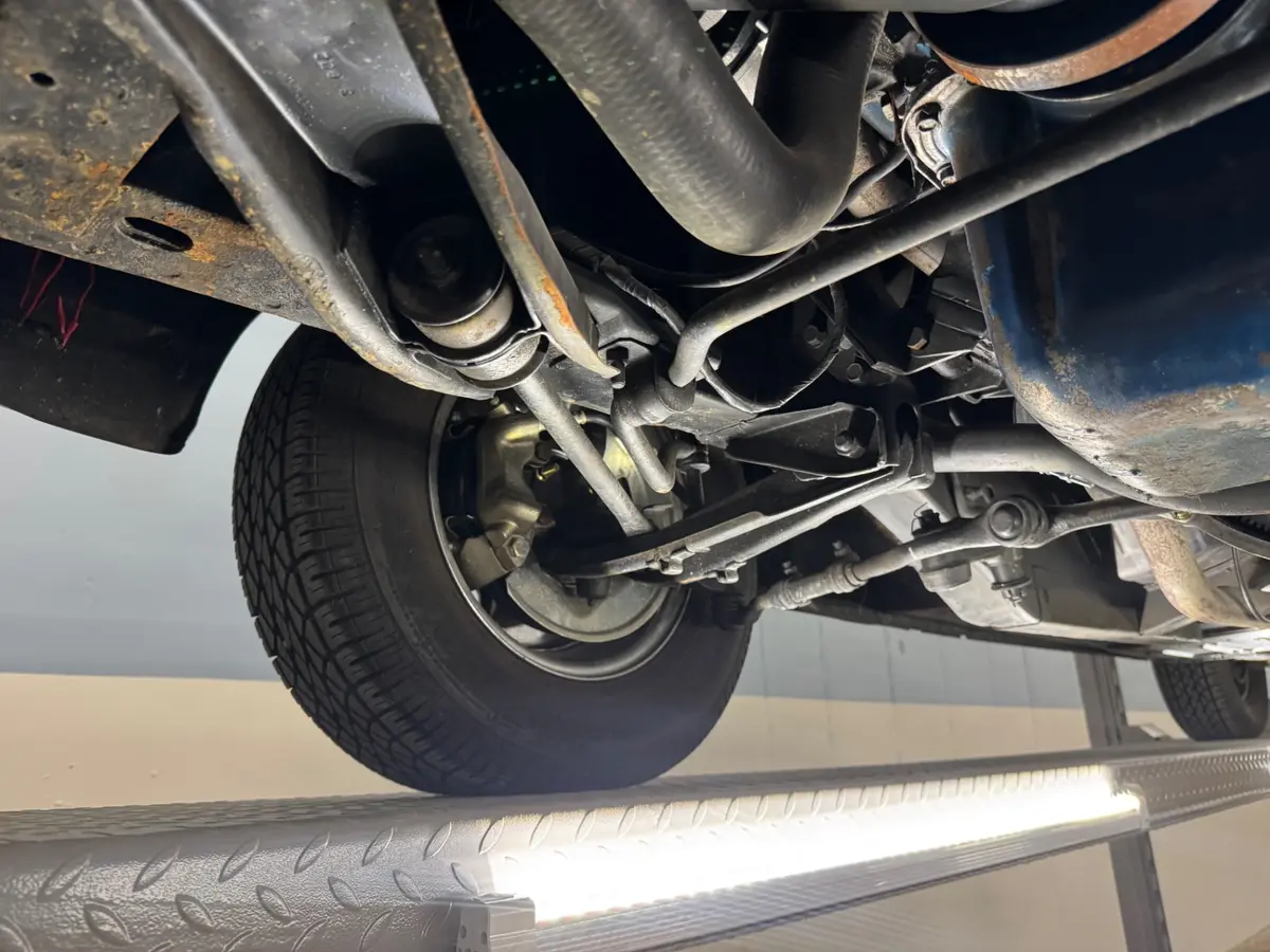 Vehicle photo 50