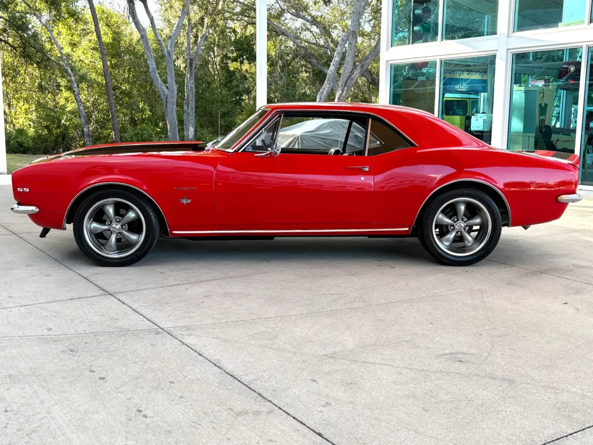 Vehicle photo 11