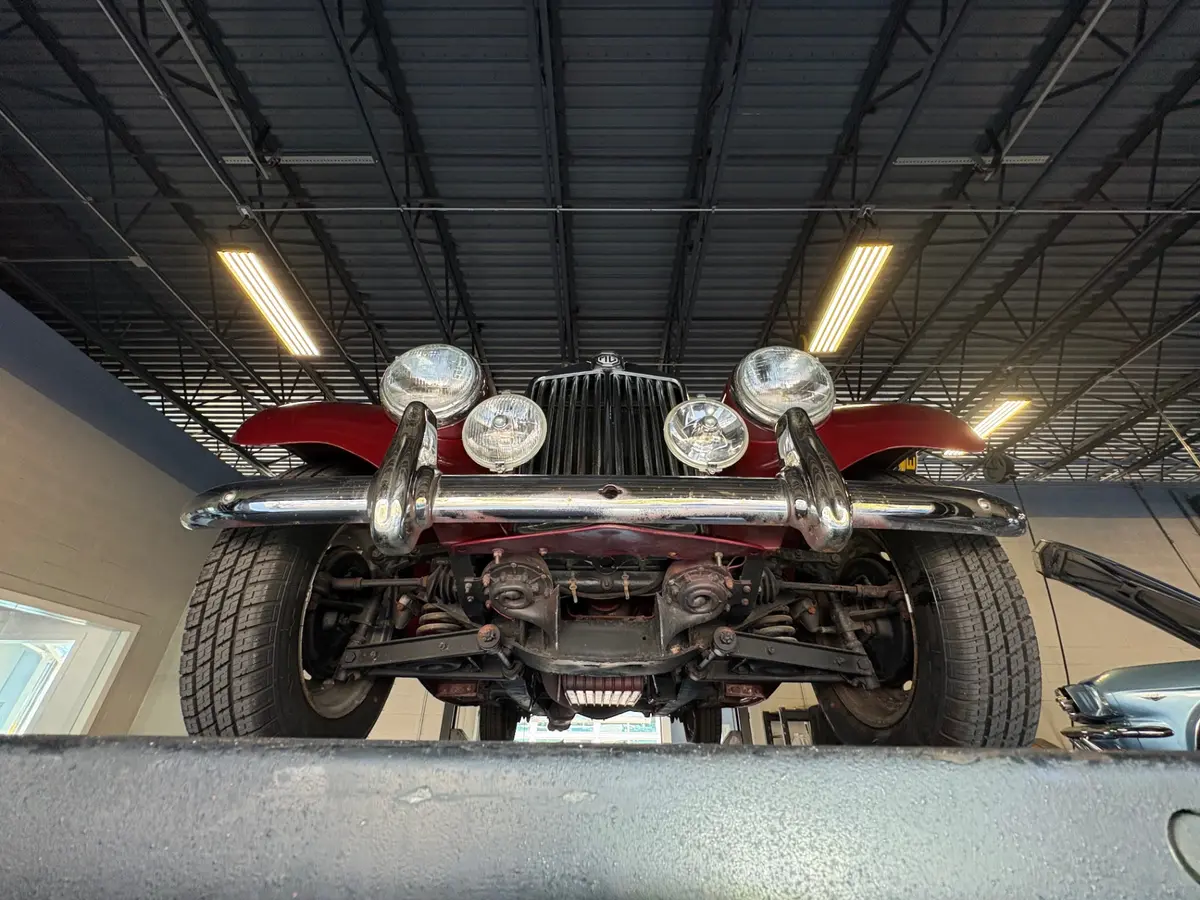 Vehicle photo 52