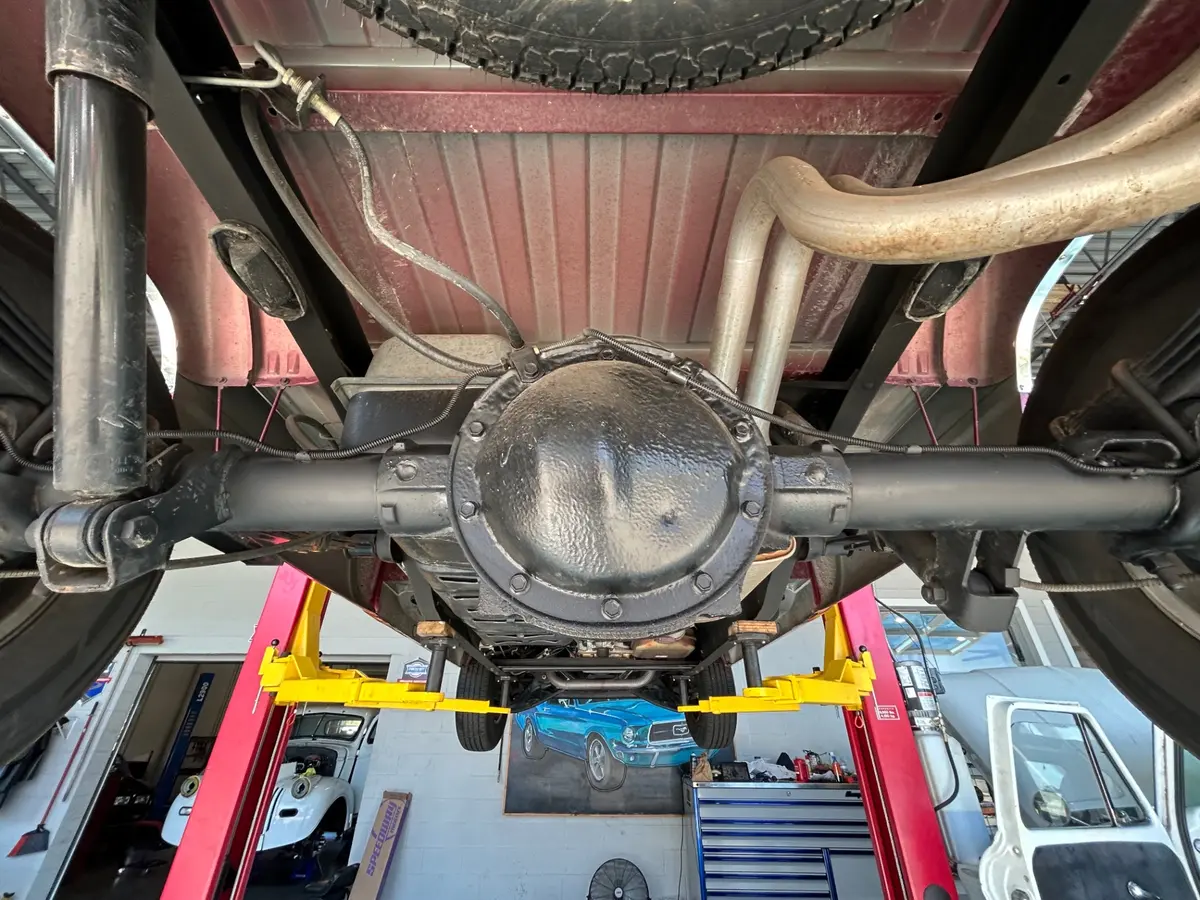 Vehicle photo 29