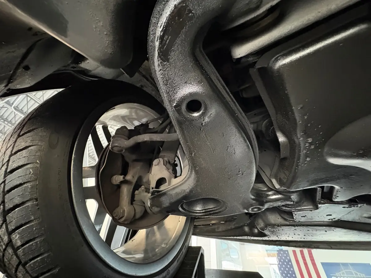 Vehicle photo 56
