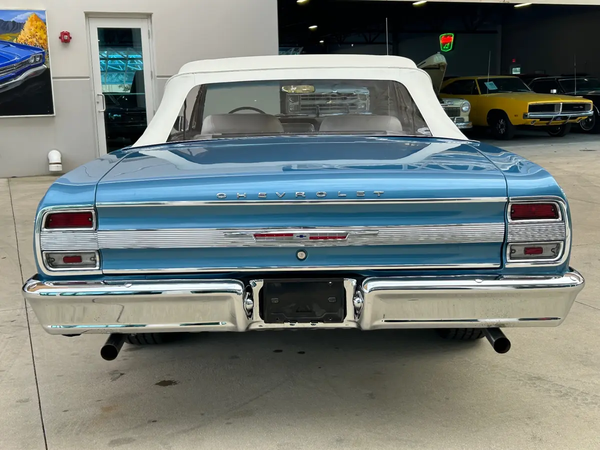 Vehicle photo 11