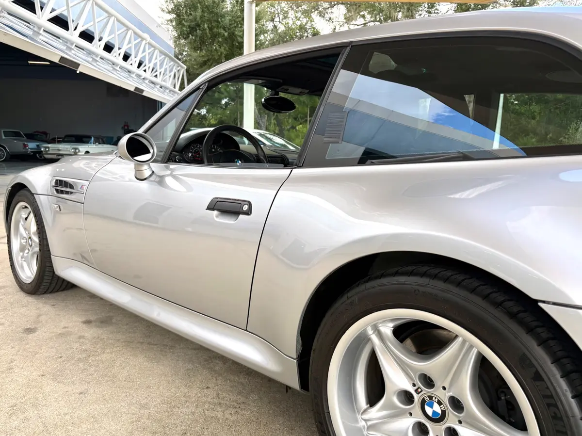 Vehicle photo 14