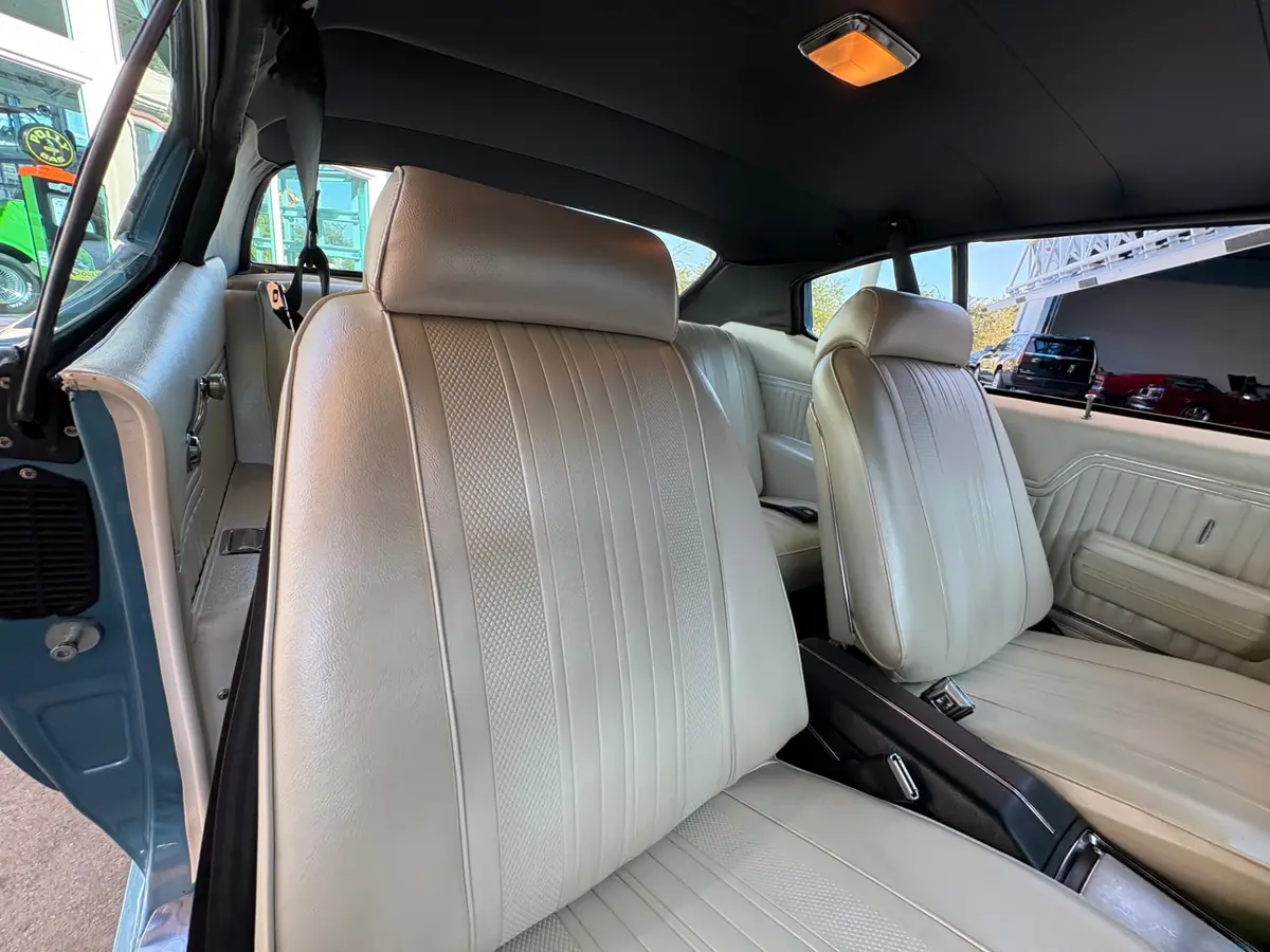 Vehicle photo 84