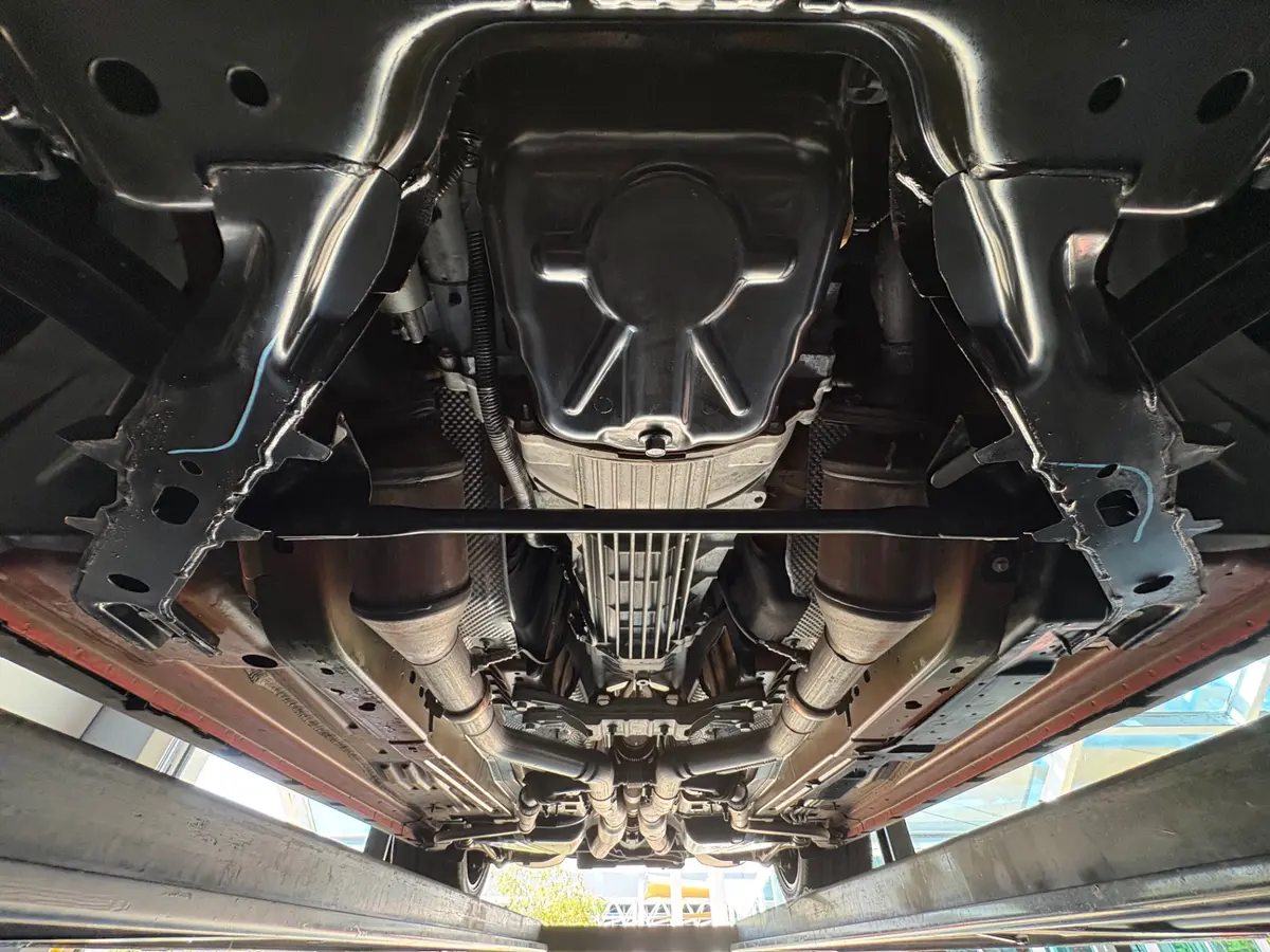 Vehicle photo 54