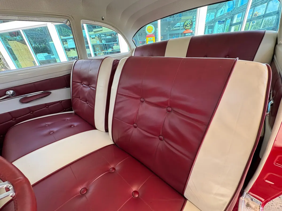 Vehicle photo 33