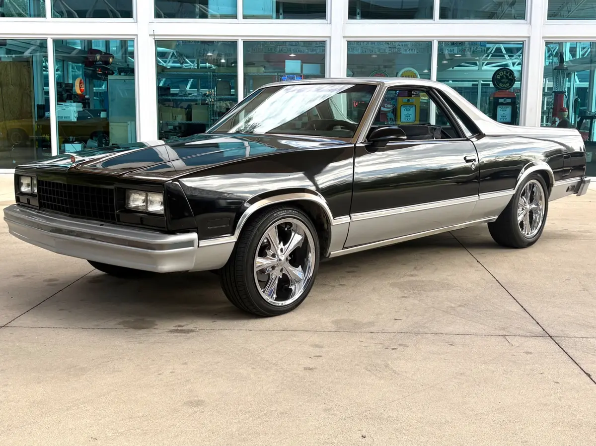 Vehicle photo 11
