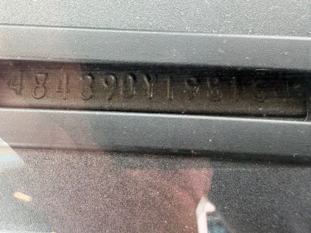 Vehicle photo 26