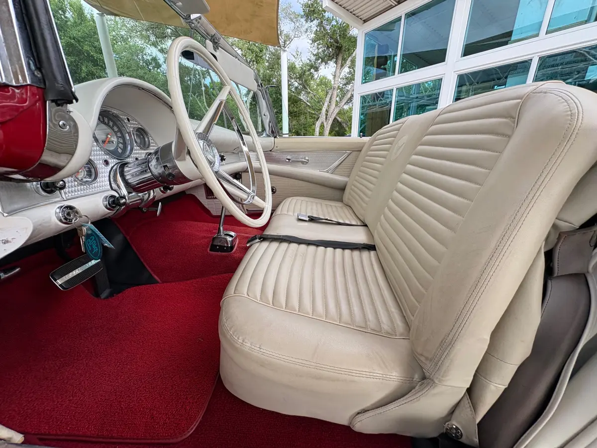 Vehicle photo 41