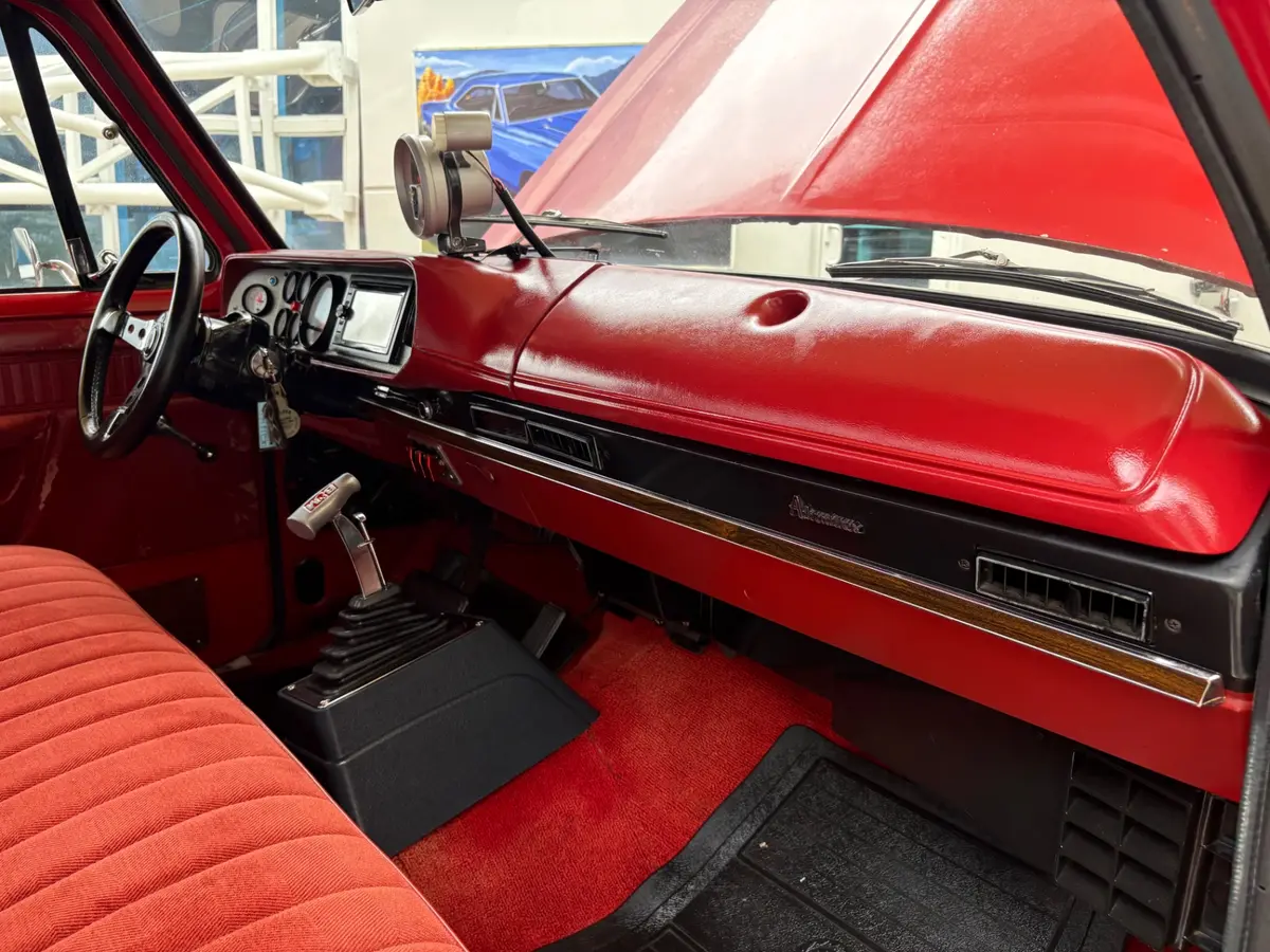 Vehicle photo 38