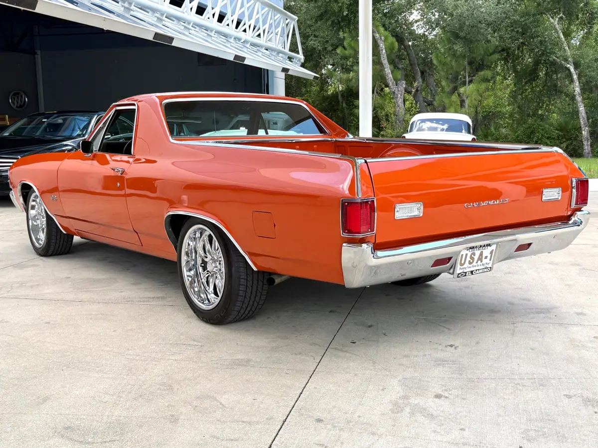 Vehicle photo 9