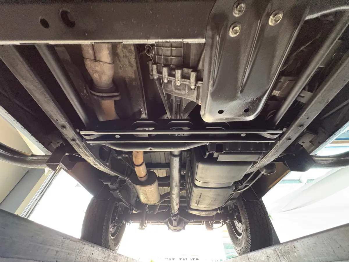 Vehicle photo 52