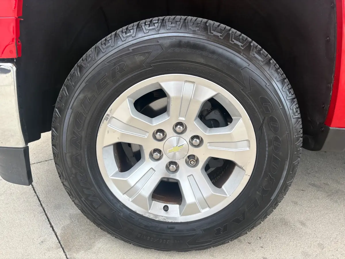 Vehicle photo 21