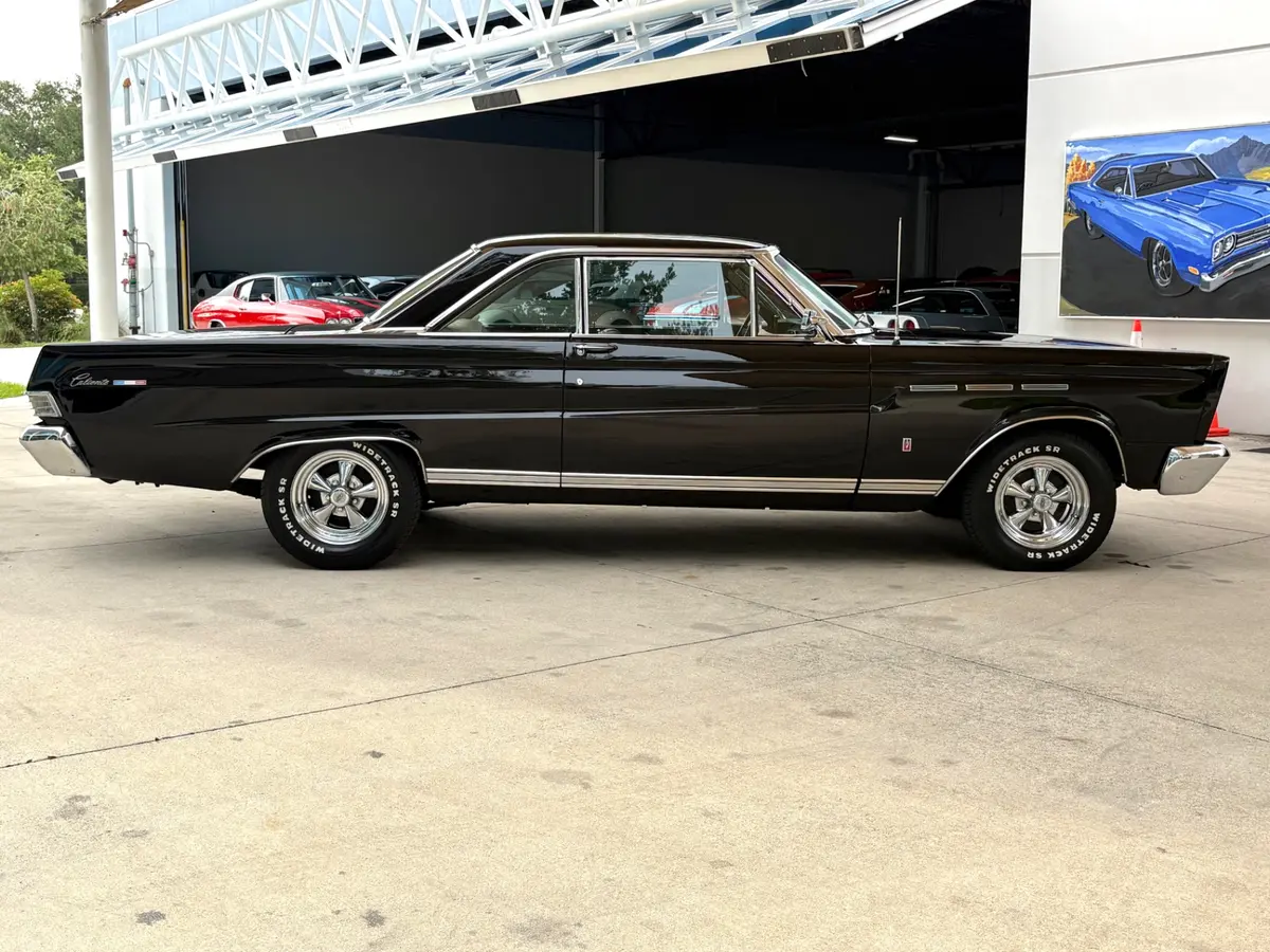 Vehicle photo 5