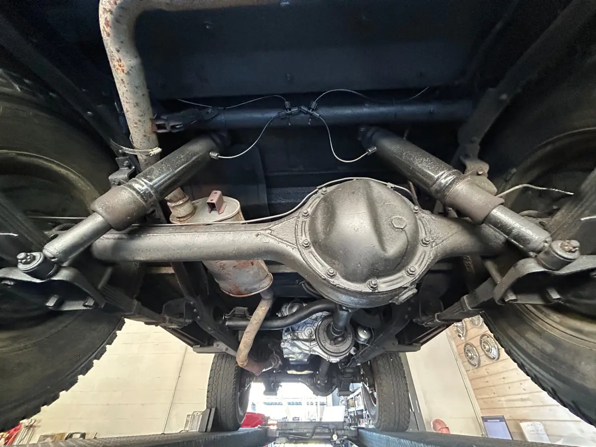 Vehicle photo 27