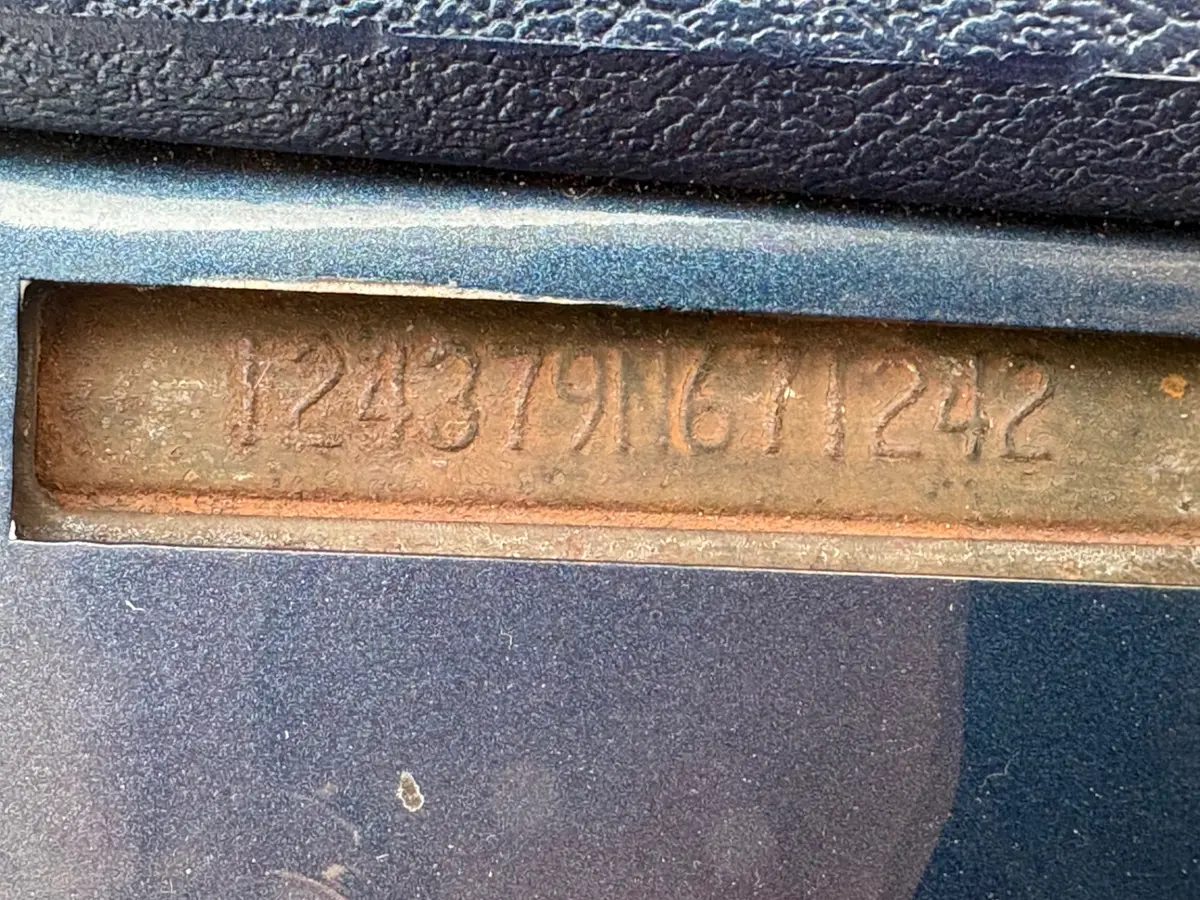 Vehicle photo 34