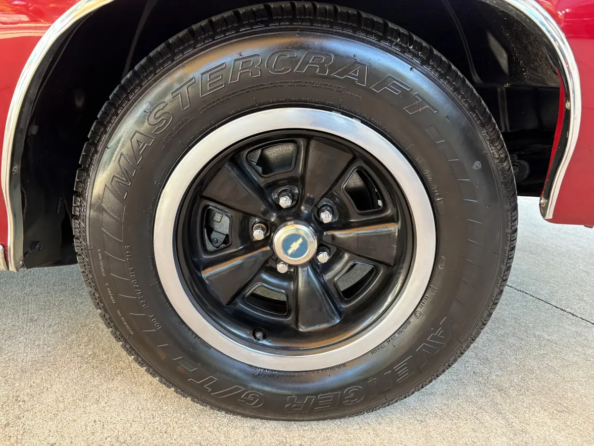 Vehicle photo 26