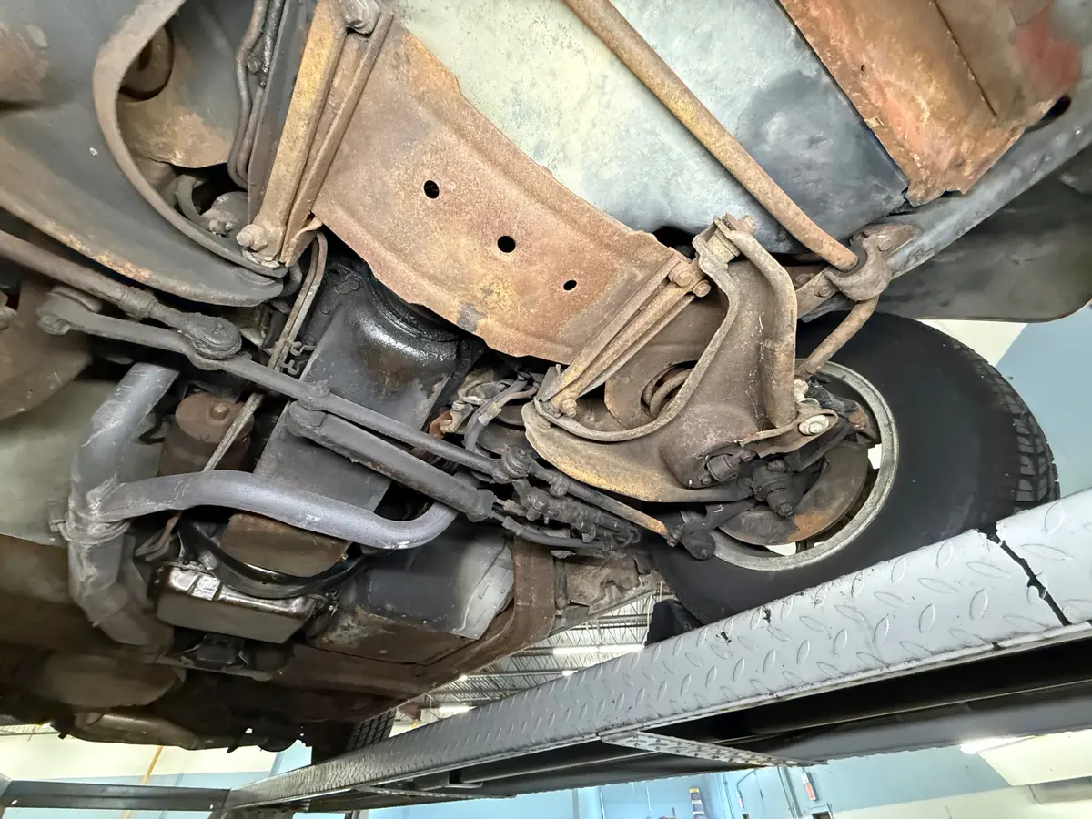 Vehicle photo 32