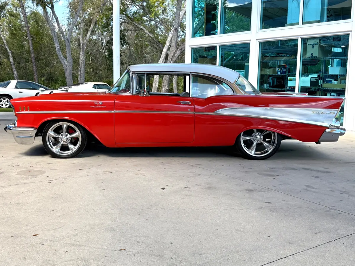 Vehicle photo 9