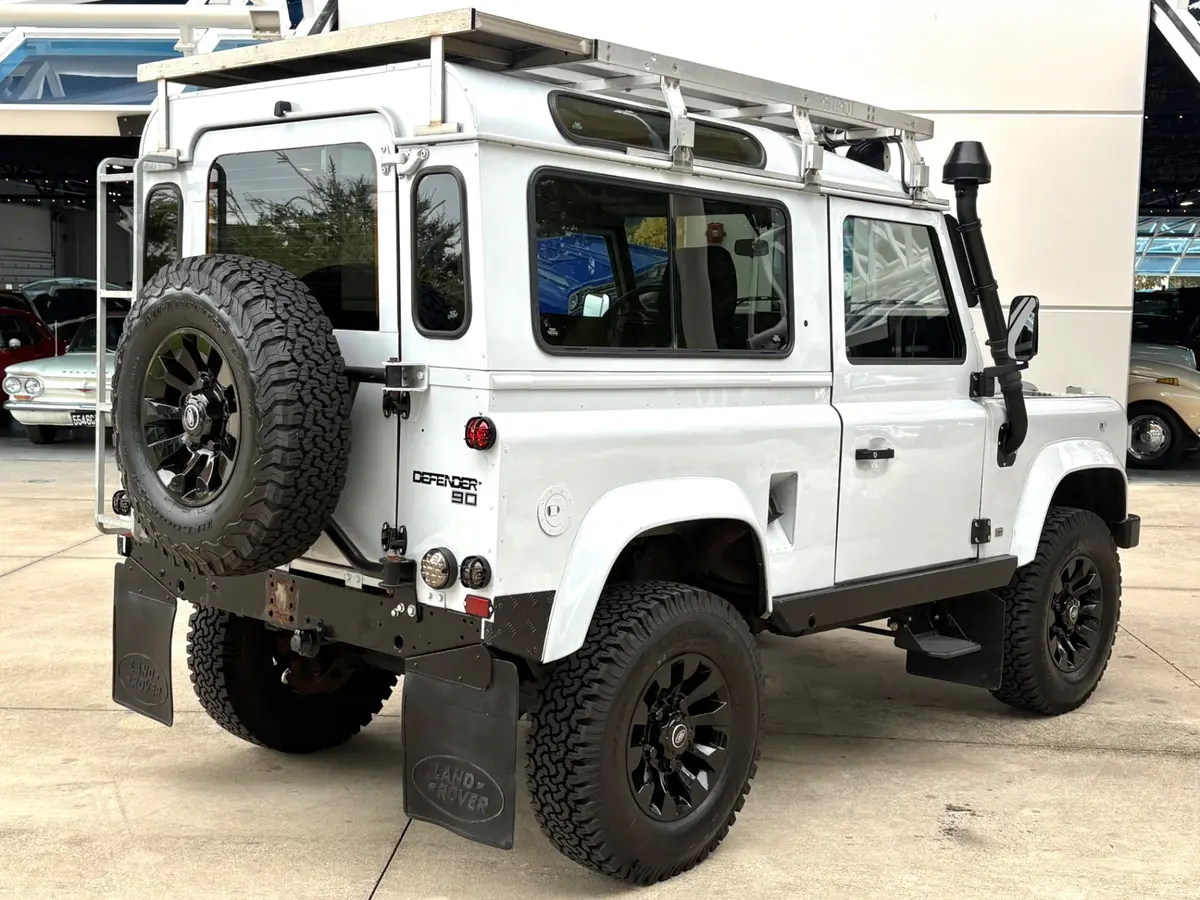 Vehicle photo 6