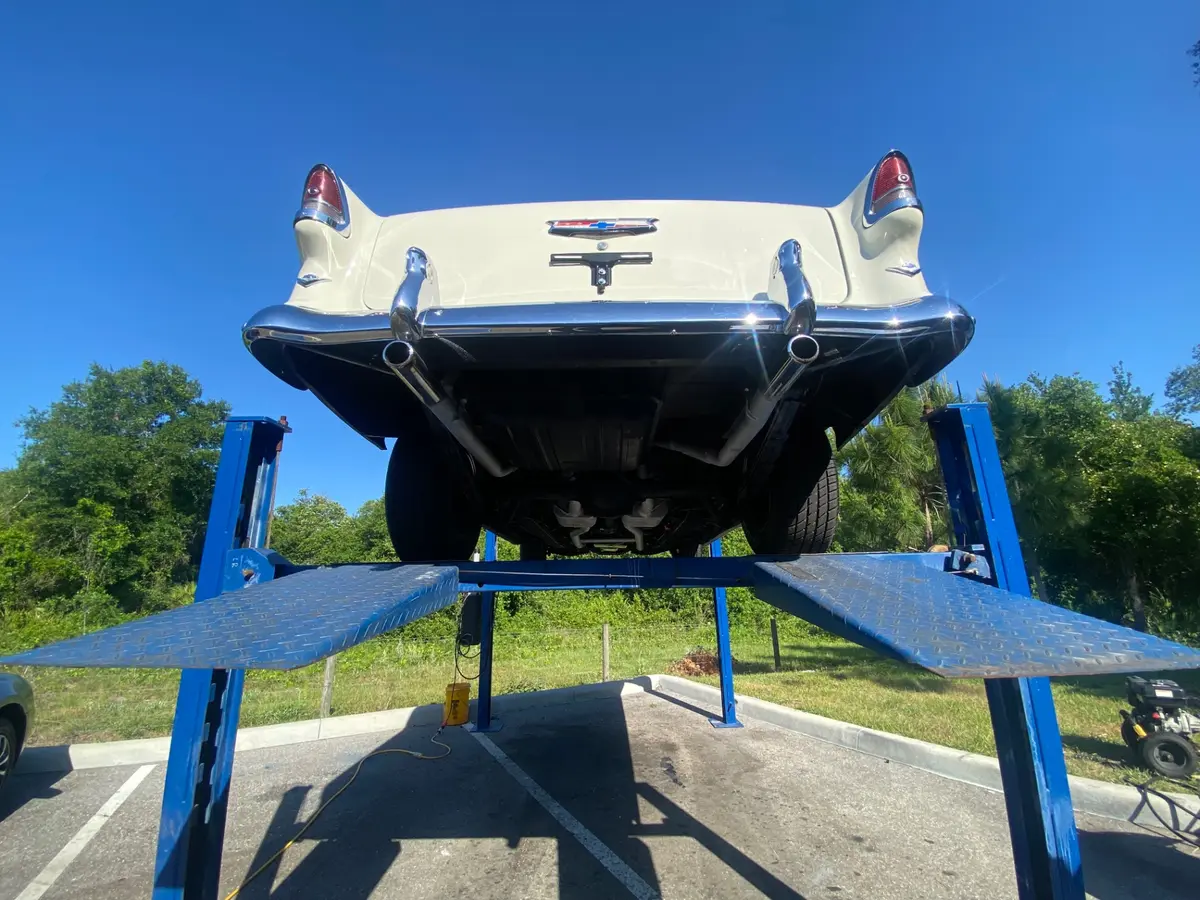 Vehicle photo 27