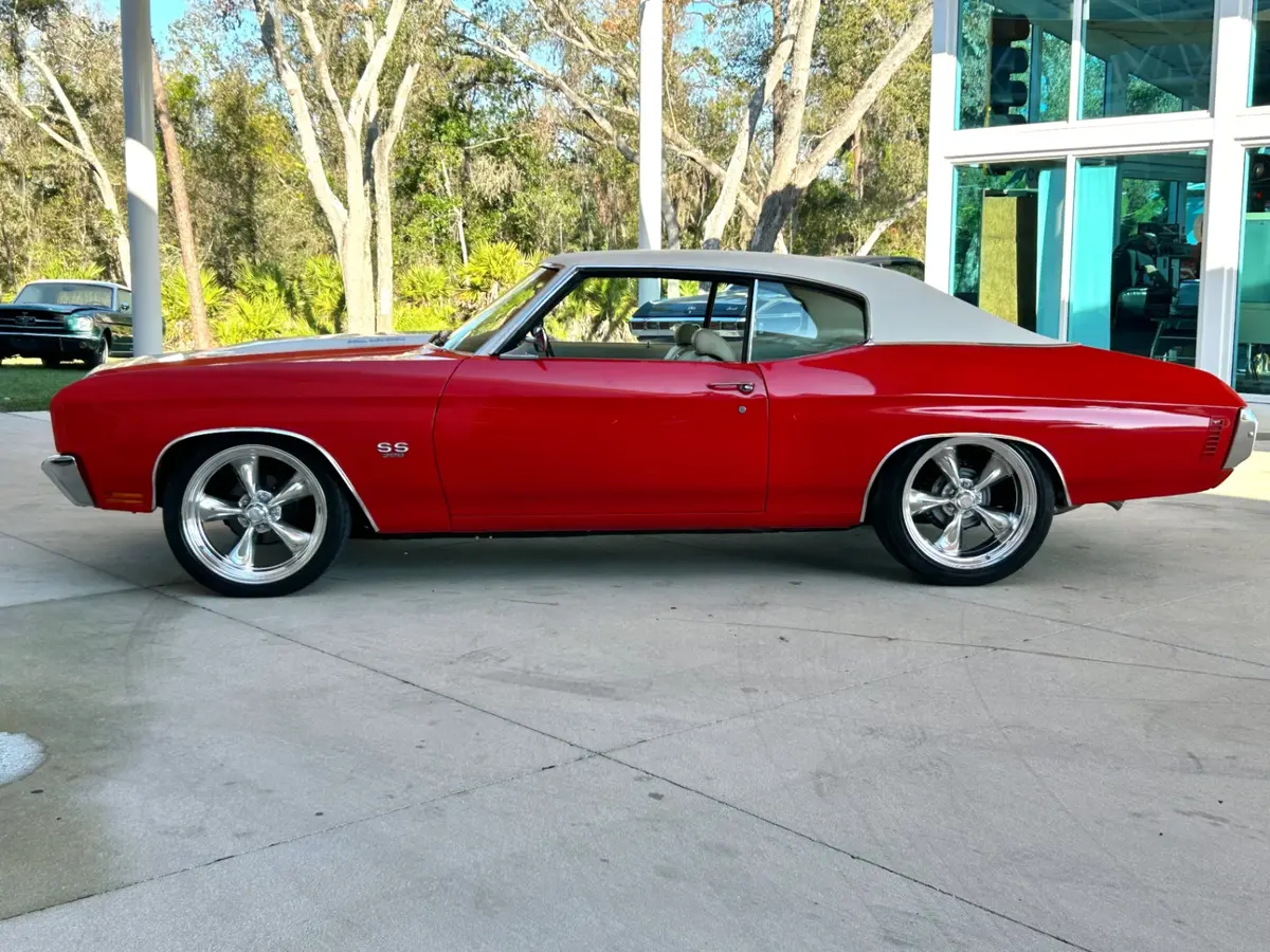 Vehicle photo 8