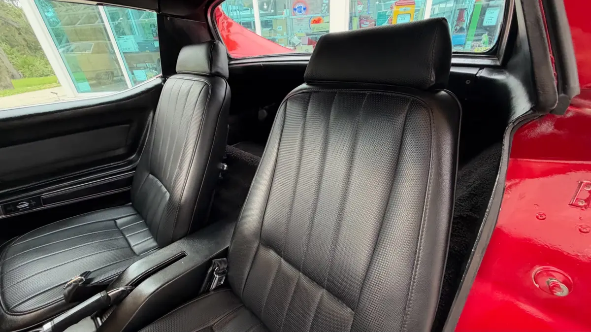 Vehicle photo 34