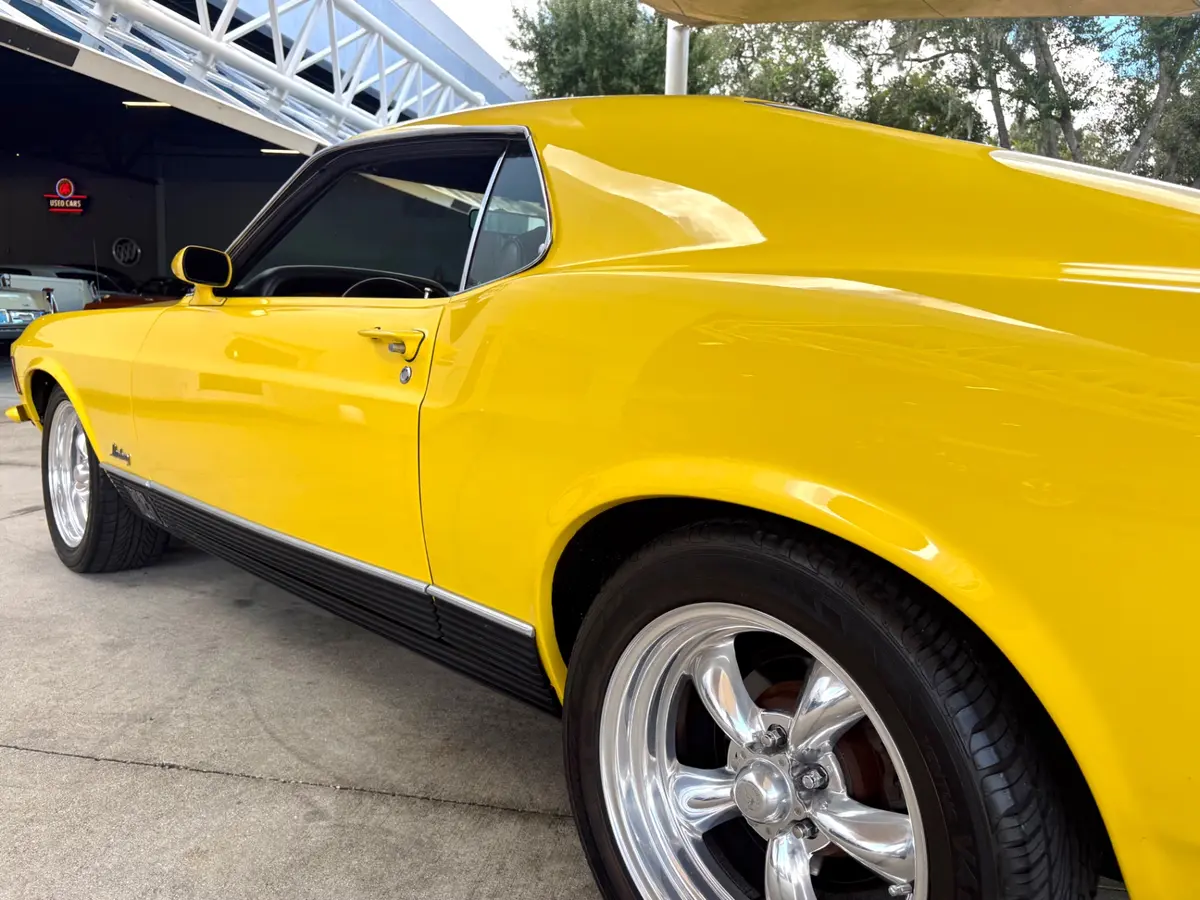Vehicle photo 14
