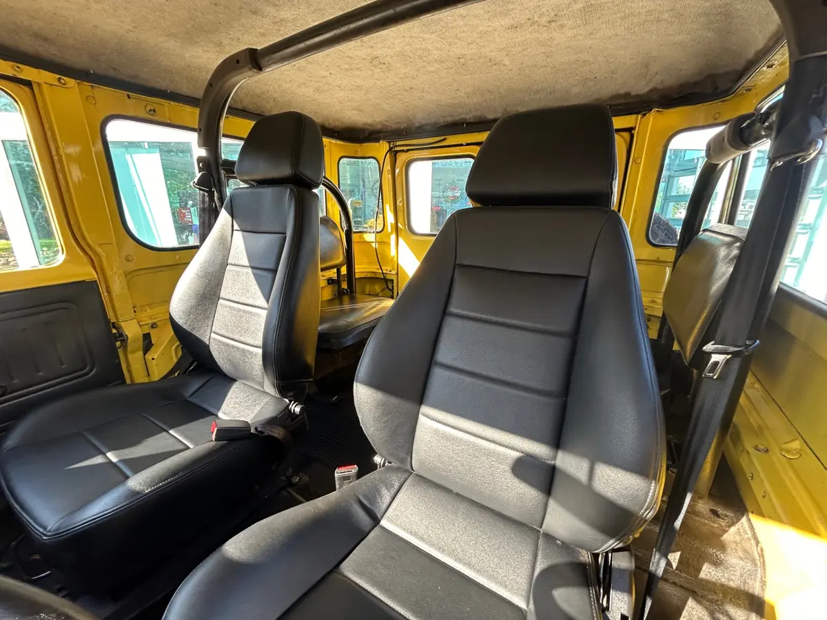 Vehicle photo 21