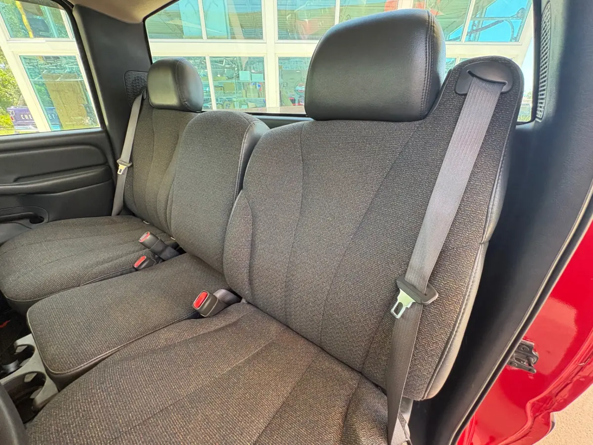 Vehicle photo 31