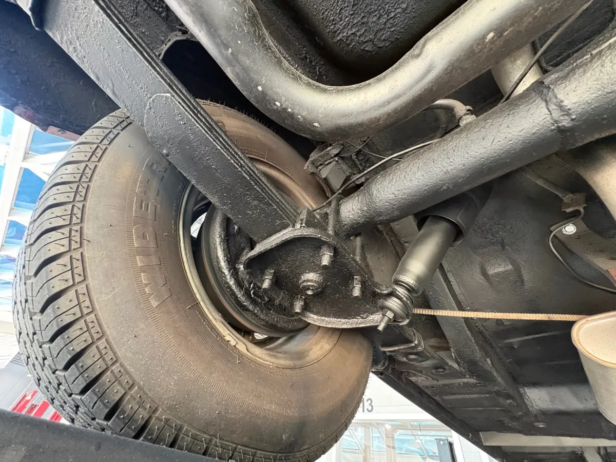 Vehicle photo 46