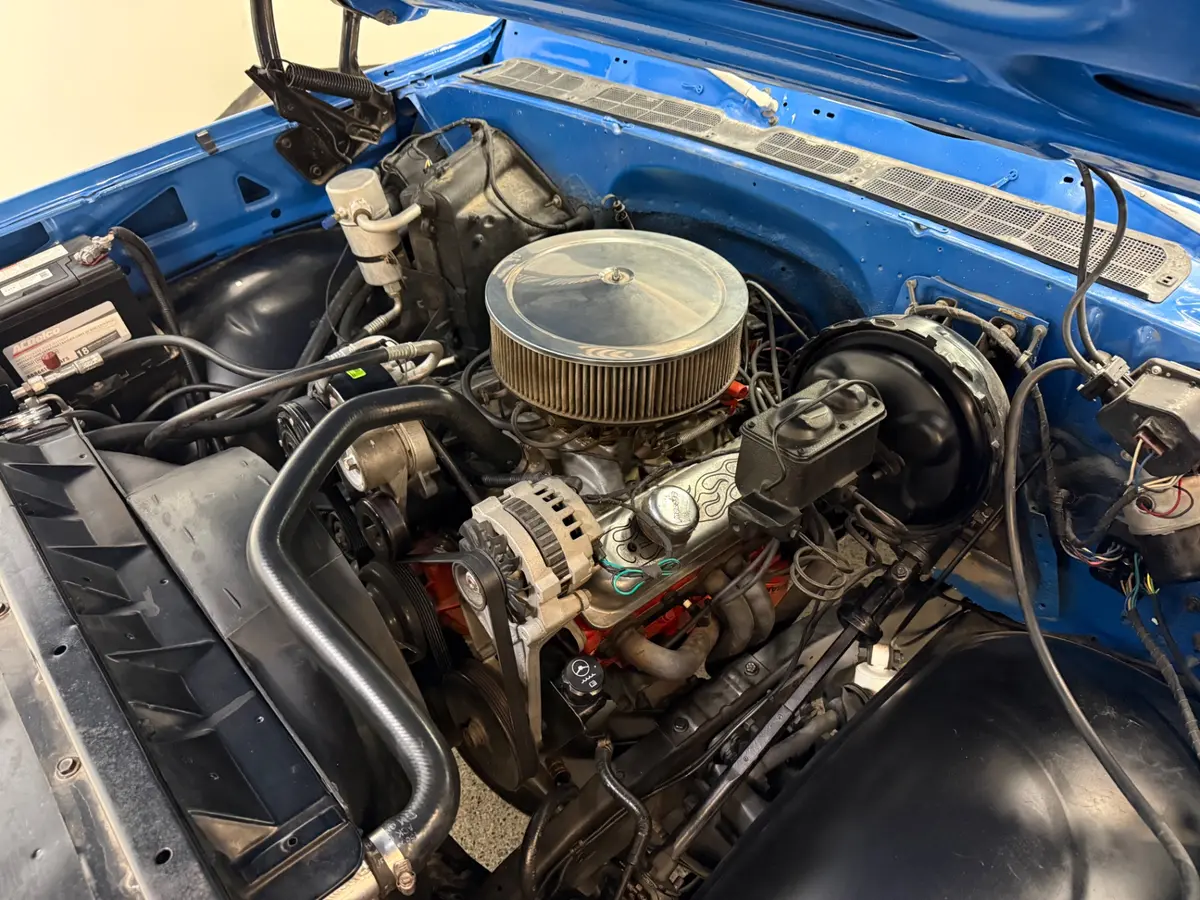 Vehicle photo 15