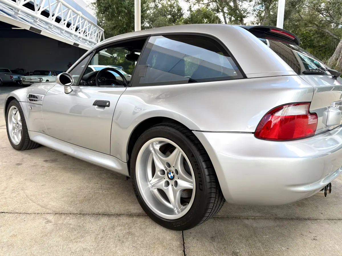 Vehicle photo 15