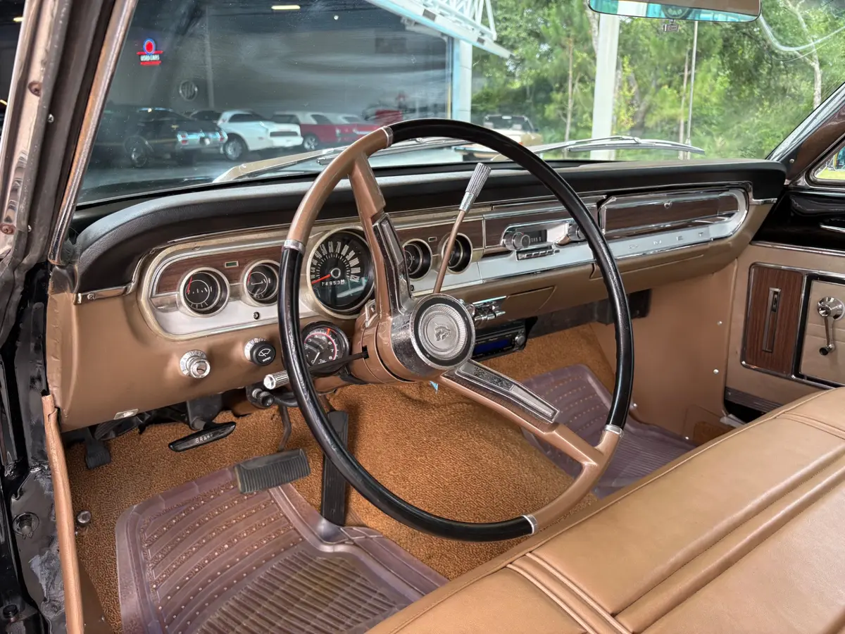 Vehicle photo 33