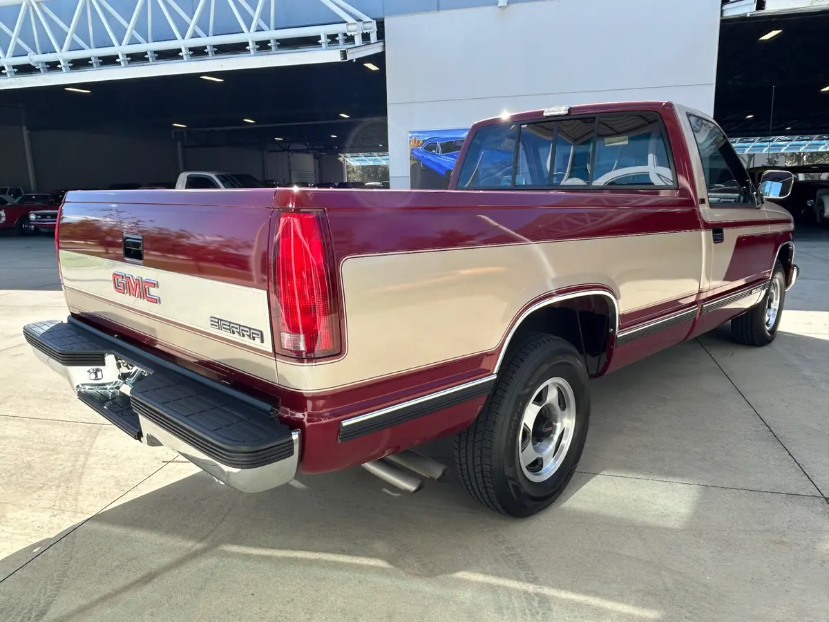 Vehicle photo 5