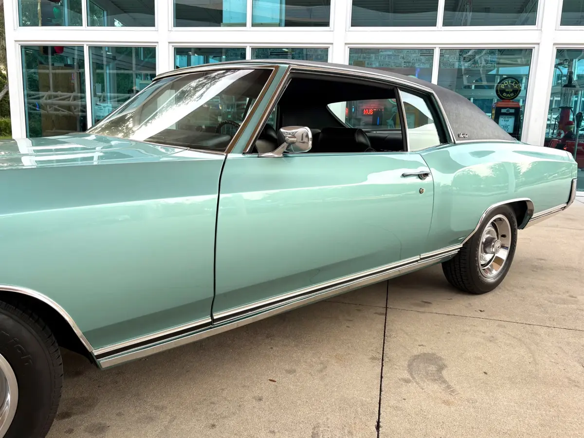 Vehicle photo 17