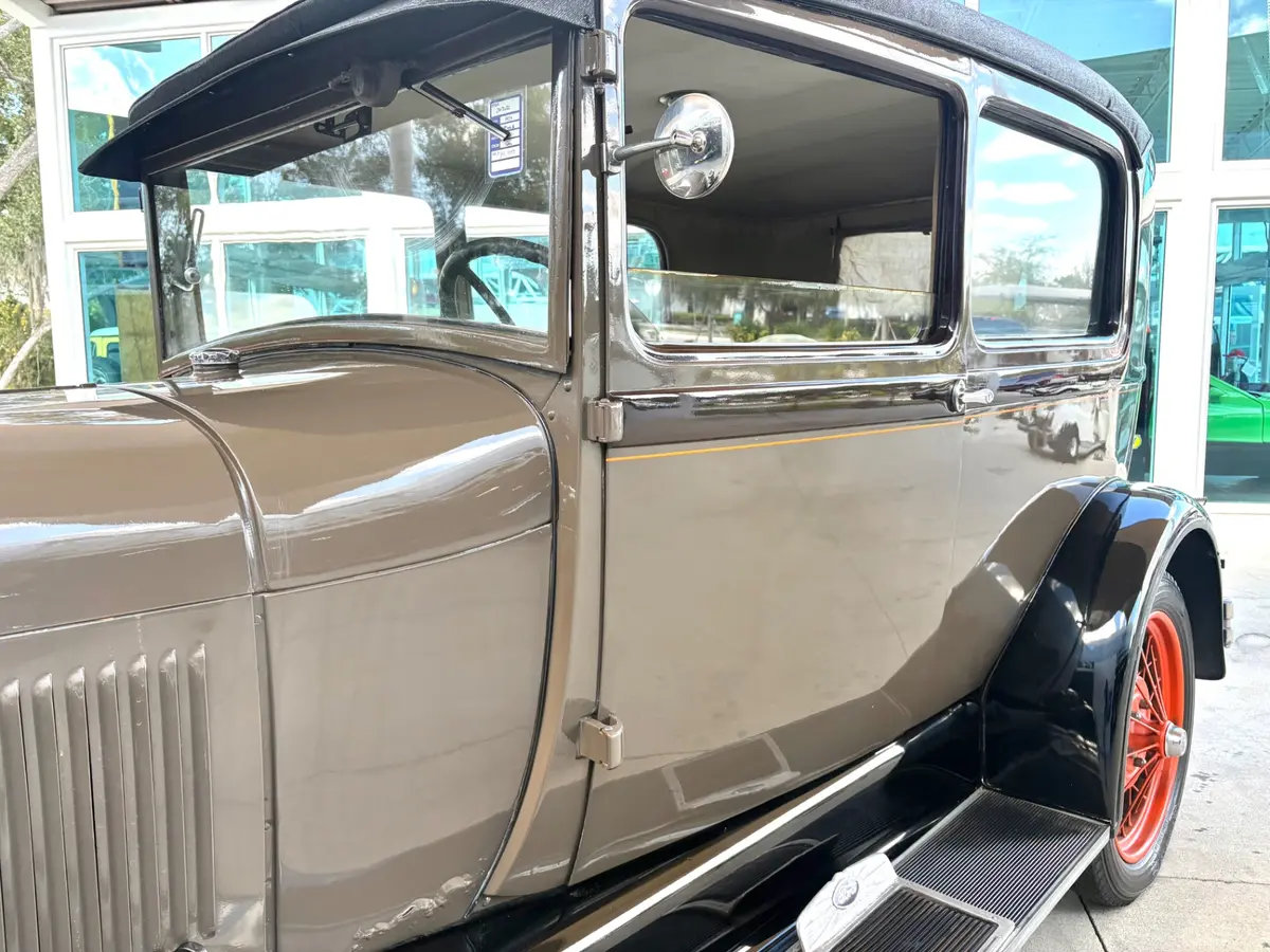 Vehicle photo 13