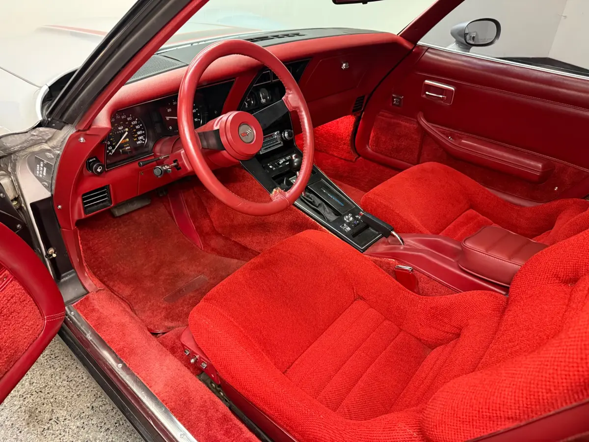 Vehicle photo 21