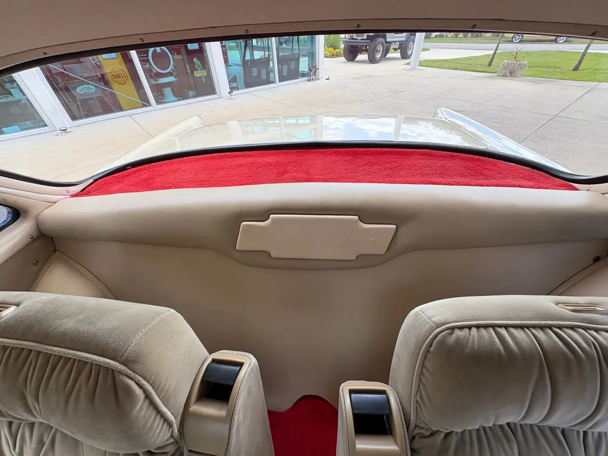 Vehicle photo 32