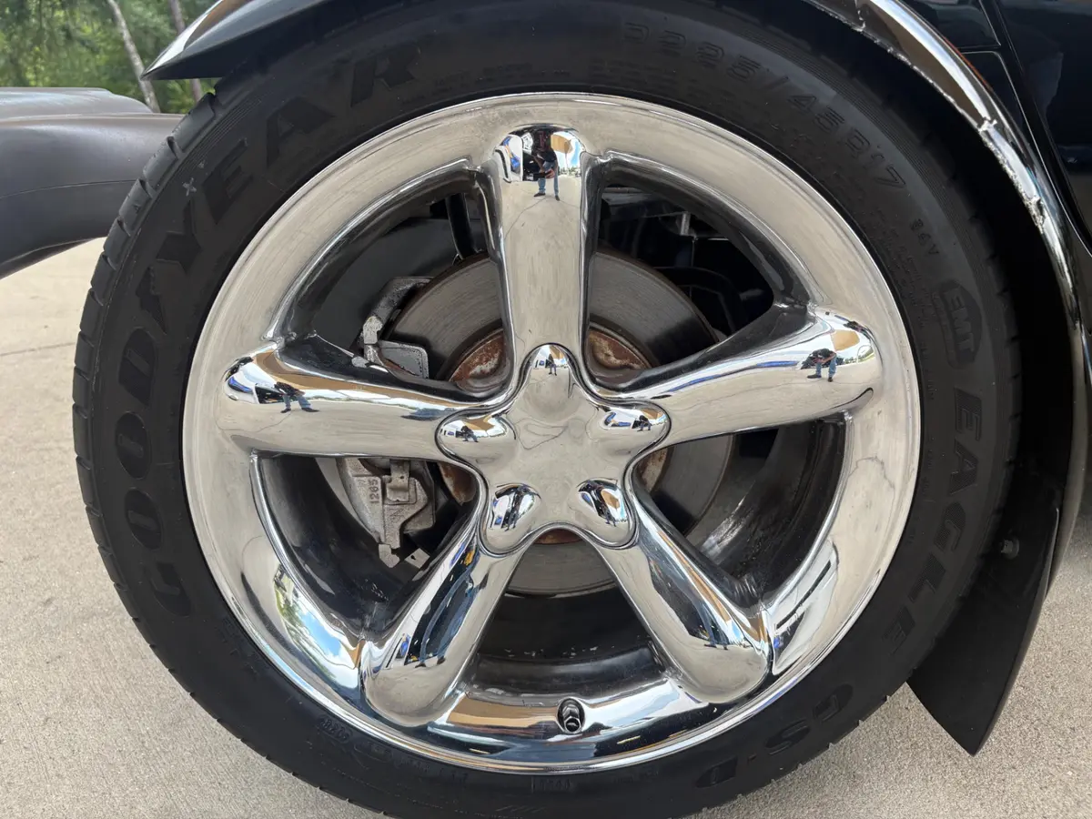 Vehicle photo 37
