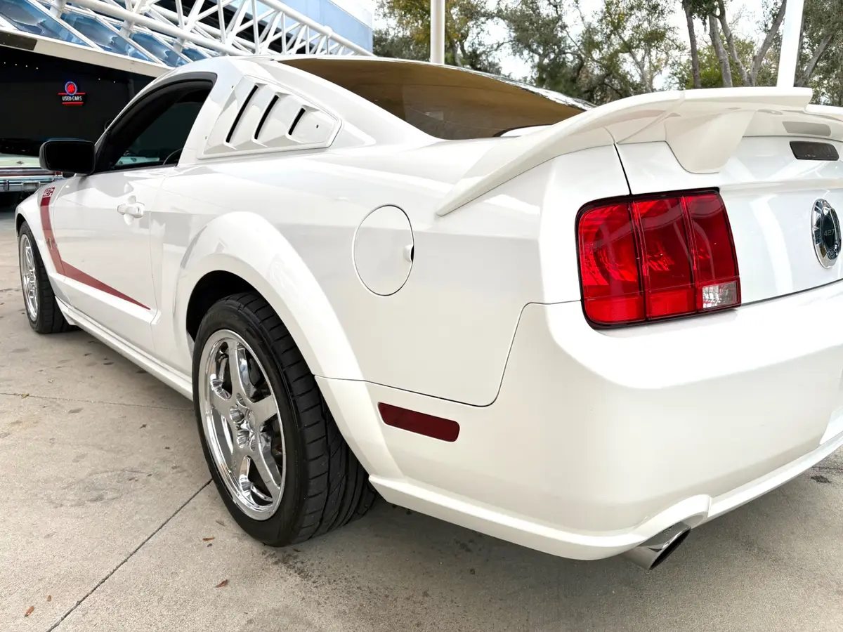 Vehicle photo 16