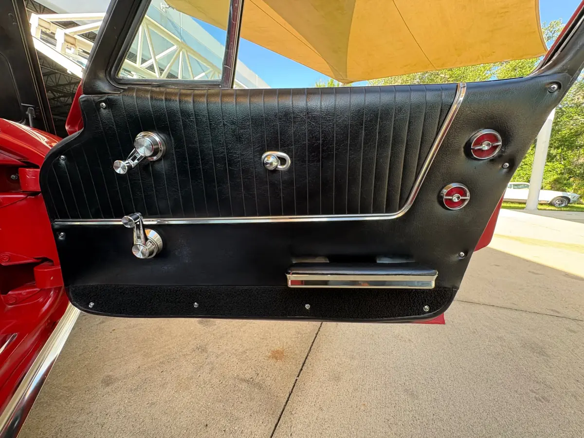 Vehicle photo 35