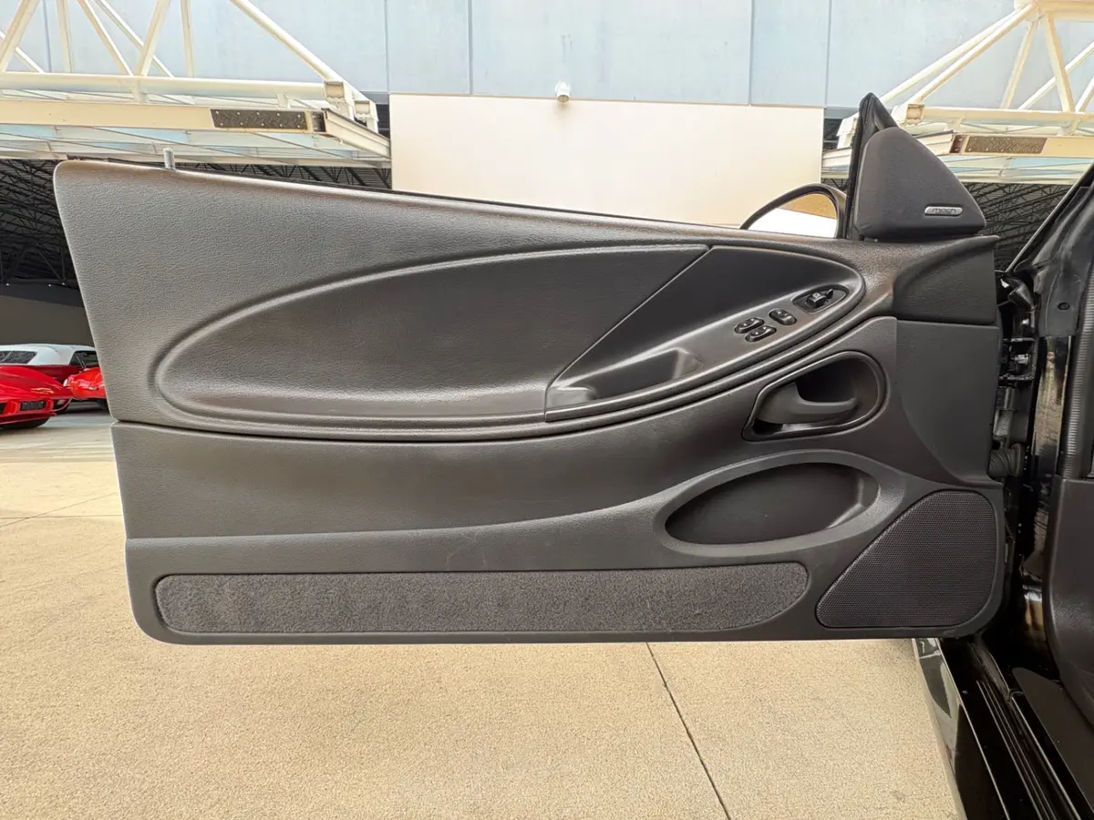 Vehicle photo 30