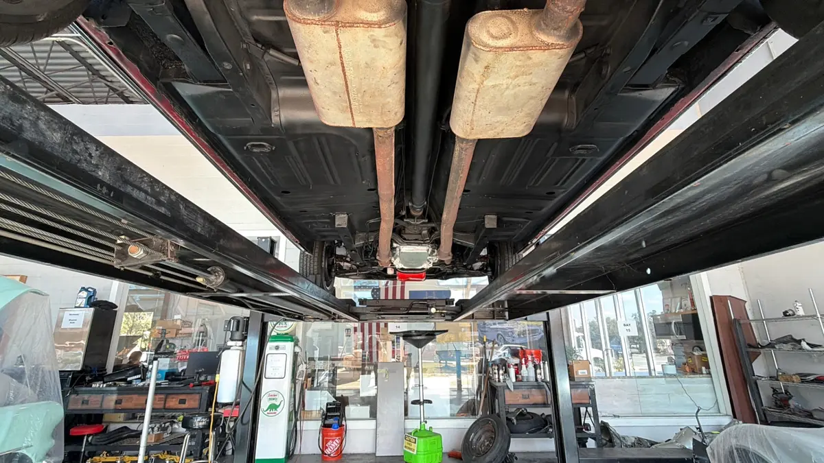 Vehicle photo 46