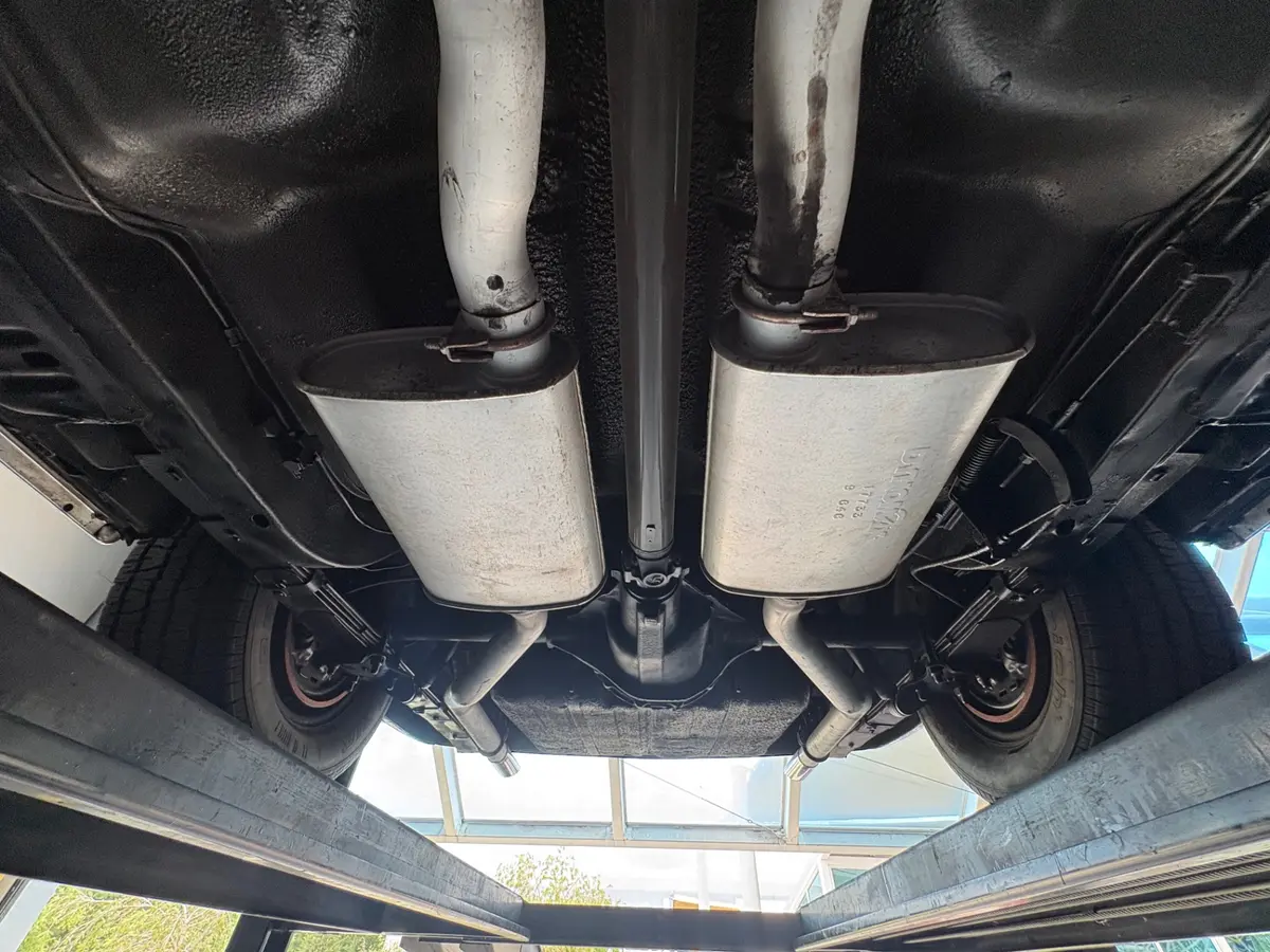 Vehicle photo 56
