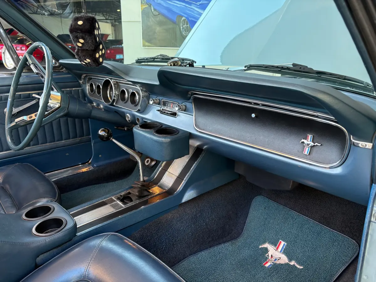 Vehicle photo 43