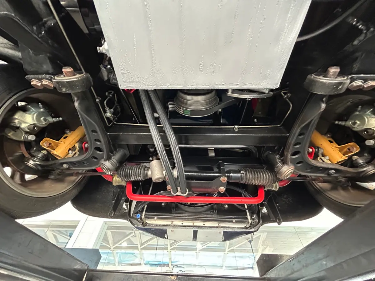 Vehicle photo 44