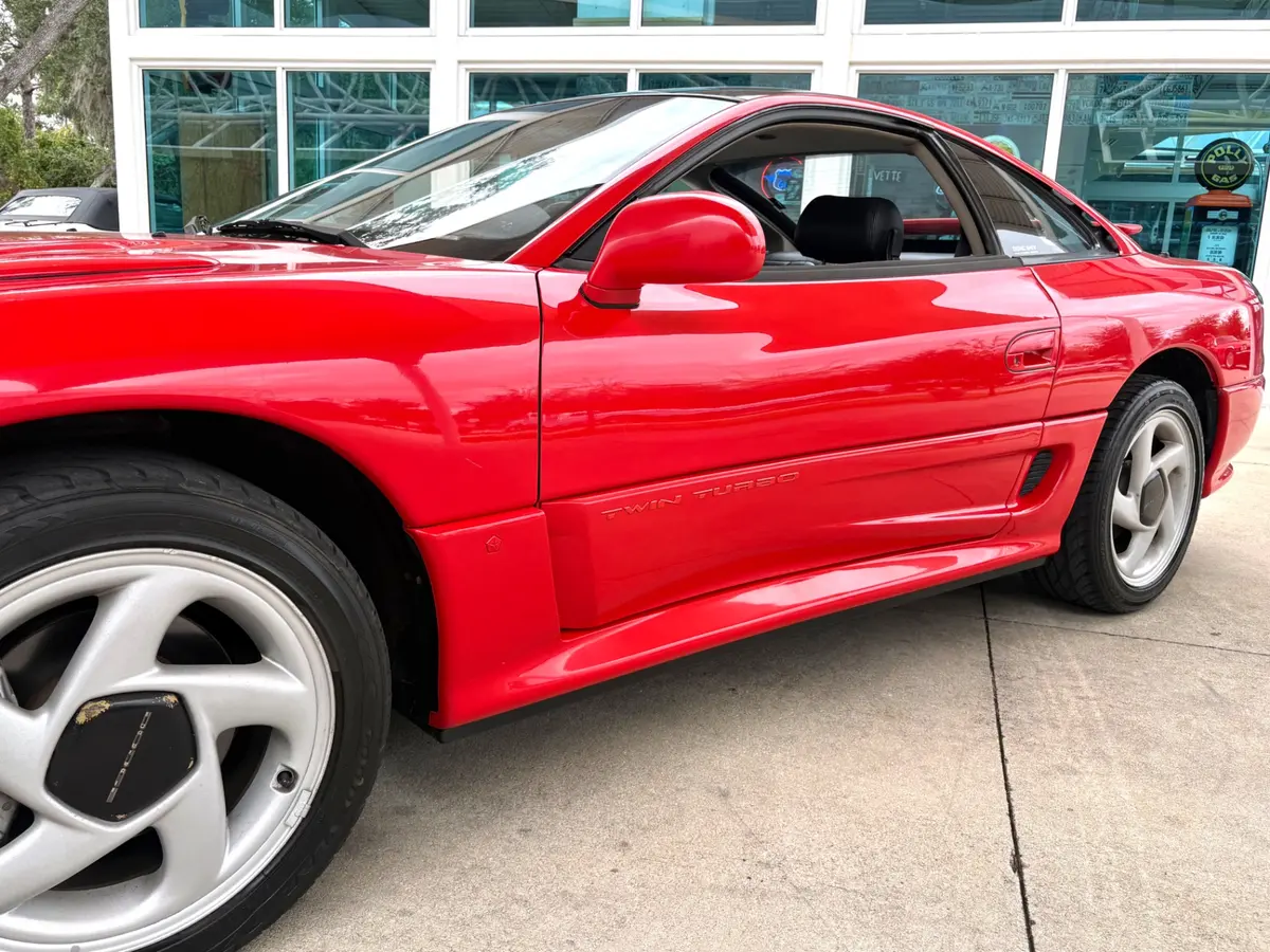 Vehicle photo 13
