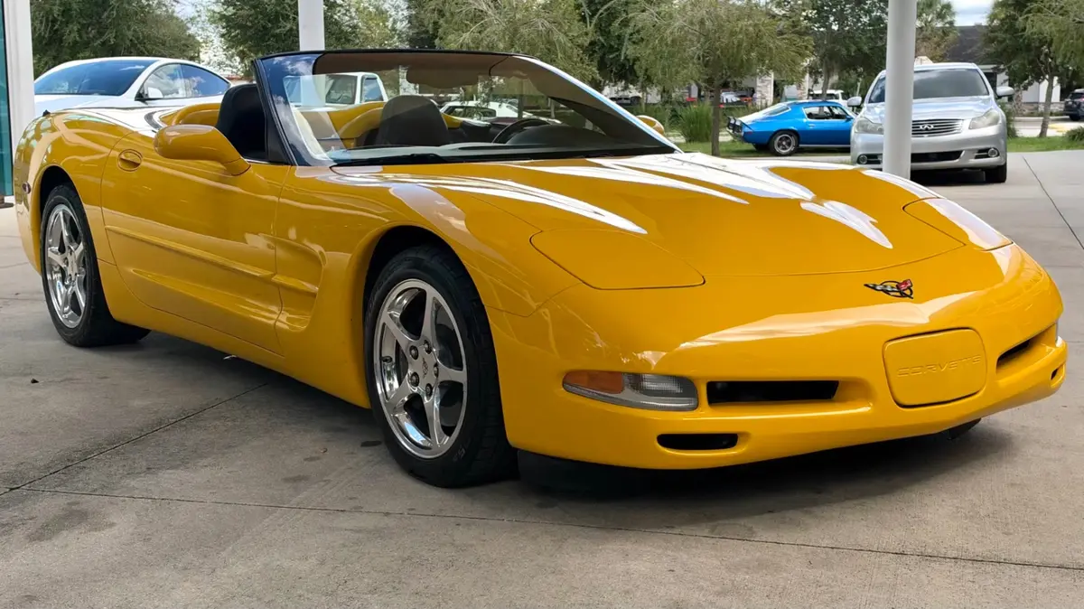 Vehicle photo 3